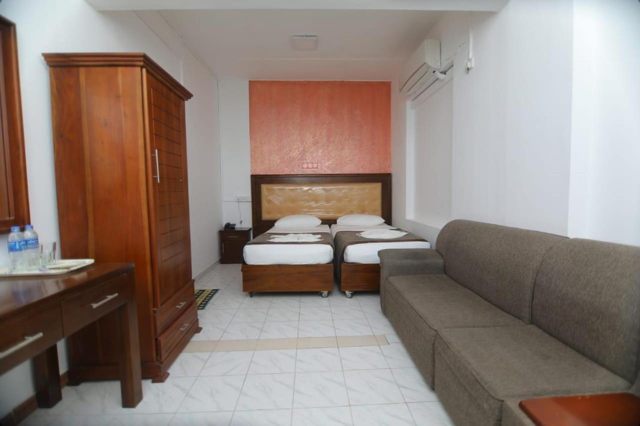 קולומבו Sajana Grand Metro Hotel מראה חיצוני תמונה